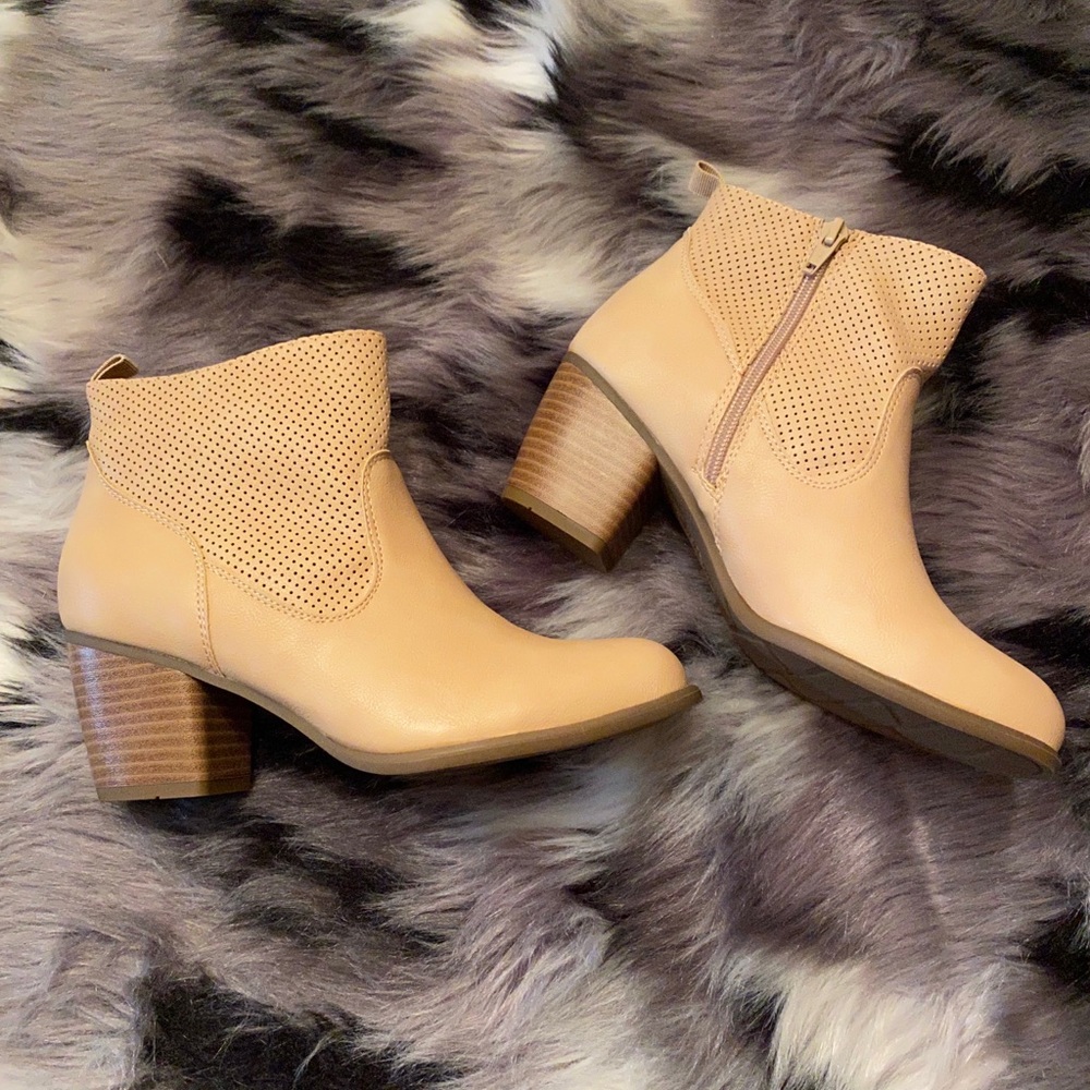 WHITE MOUNTAIN BOOTIES